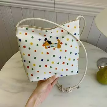 2024 Новая повседневная сумка Super Fire Niche женская сумка Sen Meng Foreign Style на одно плечо подмышечная сумка модная портативная сумка-ведро белый