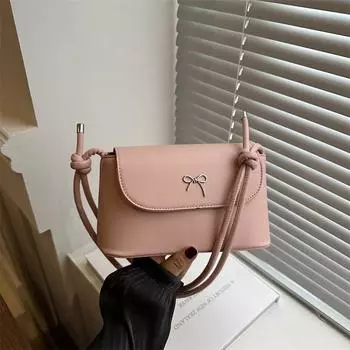 2024 новая простая и модная сумка через плечо, модная и красивая маленькая квадратная сумка, нишевый дизайн летняя иностранная сумка-мессенджер чёрный