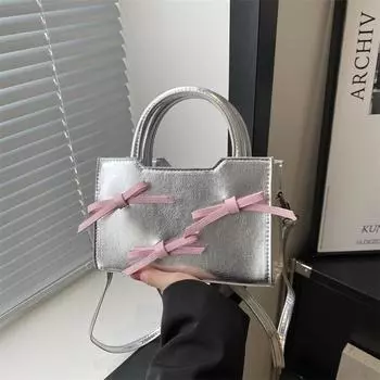 2024 Новая сумка Bow Girl, милая и симпатичная, портативная, маленькая, квадратная, универсальная, через плечо, женская сумка чёрный