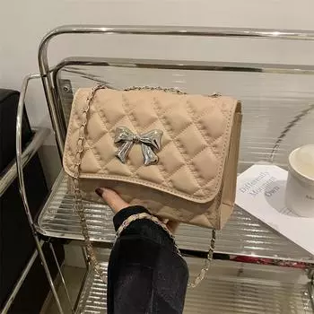 2024 новая сумка из искусственной кожи с вышивкой нитью, модная маленькая квадратная сумка с бантом, текстурная цепочка, сумка через плечо чёрный