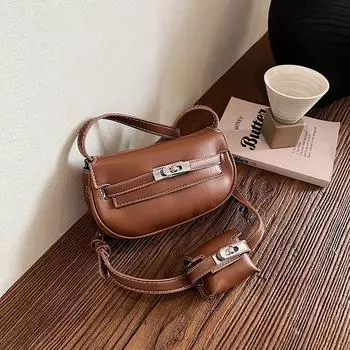 2024 новая сумка-мессенджер, модный тренд, маленькая квадратная сумка, повседневный нишевый дизайн, высокое чувство этого года, популярная сумка для поездок на работу 20*7*11 чёрный