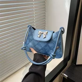 2024 новая сумка женская иностранная модная простая сумка через плечо корейская версия повседневная маленькая квадратная сумка нишевый дизайн популярная сумка чёрный