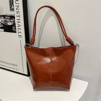 2024 новая текстура ретро повседневная европейская и американская большая вместительная сумка-ведро из искусственной кожи с мягкой поверхностью косой пролет на одно плечо женская чёрный