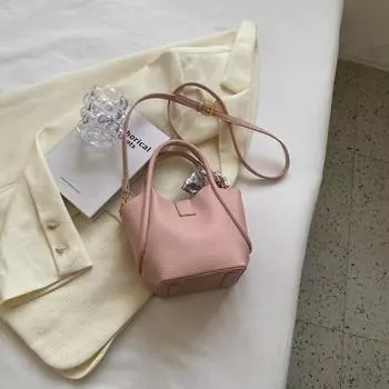 2024 Новая трендовая женская сумка Нишевая сумка Простая сумка-тоут Большая вместимость женская сумка через плечо чёрный