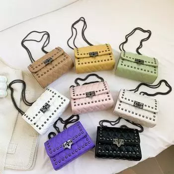 2024 новая женская сумка, сумка через плечо с заклепками и цепочкой в иностранном стиле, корейская версия модной тенденции в виде алмазной сумки-мессенджера, маленькая квадратная сумка фиолетовый