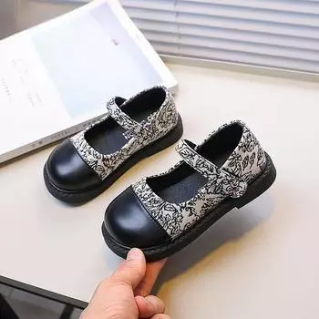 2024 Новые детские кожаные туфли на плоской подошве Элегантные туфли принцессы для девочек Нескользящие повседневные детские туфли на плоской подошве Весна Осень Модные пэчворки 23 чёрный
