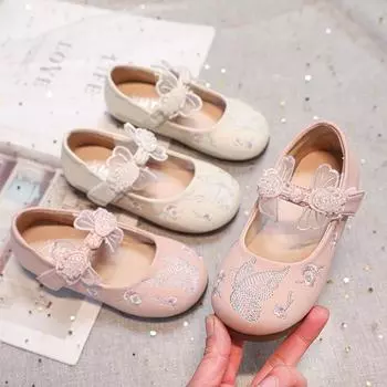 2024 Новые модные детские туфли Мэри Джейн в китайском стиле для девочек, кожаные туфли с вышивкой в виде бабочек, простые повседневные туфли с круглым носком для детей 23 розовый