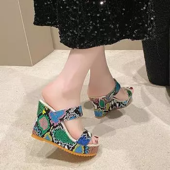 2024 новые прозрачные, модные и простые туфли на высоком каблуке с танкеткой и толстой подошвой, водонепроницаемые женские туфли для стола, классные тапочки с принтом для женщин 34 белый