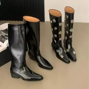2024 Новые сапоги до колена с квадратным носком, сексуальные длинные мотоциклетные сапоги с металлическим декором, кожаные туфли на низком каблуке, с высокой застежкой, для показа на подиуме 35 чёрный