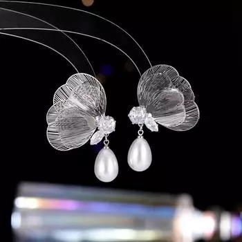 2024 Новые Темпераментные Нишевые Ретро Серьги Металлические Полые Цирконовые Серьги Бабочки Премиум Серьги С Жемчугом серебряный
