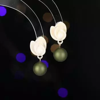 2024 новые весенние и летние серьги женские нежные супер сказочные темпераментные маленькие ромашковые серьги с цветком гардении и жемчугом