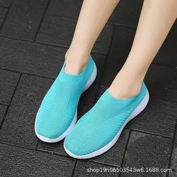 2024 новые женские туфли большого размера корейская версия обуви для мам, летающие плетеные носки, повседневная модная спортивная обувь, обувь для пожилых людей 35