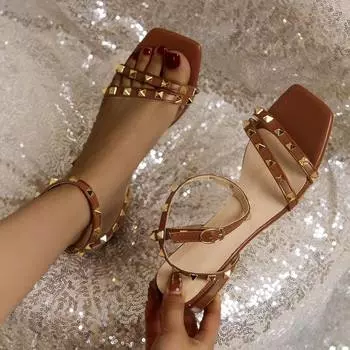 2024 новые женские туфли на низком каблуке 40 широких полных футов римские сандалии на толстом каблуке женские летние сандалии с открытым носком универсальные с заклепками 35