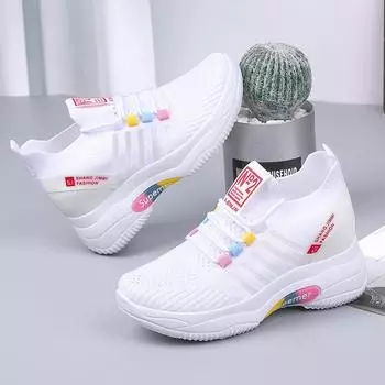 2024 Новые женские туфли в пределах высоты Повседневные легкие летающие ткани Нескользящие дышащие сетчатые женские туфли на платформе 35 белый