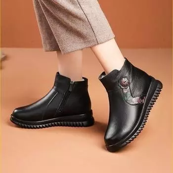 2024 новые зимние ботинки из хлопка для мам, короткие ботинки среднего возраста, с плоским дном, нескользящие, с ворсом, утолщенные, теплые, женские туфли для пожилых людей 35