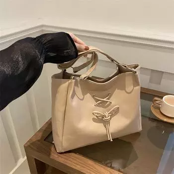 2024 новый бант маленькая свежая личность простая сумка подмышкой модная простая сумка через плечо для поездок на работу чёрный