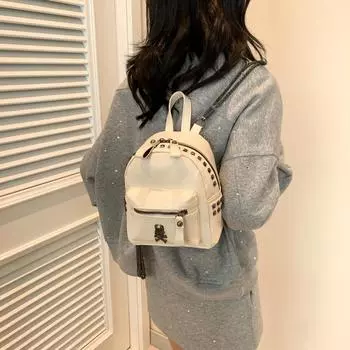 2024 новый модный маленький рюкзак в готическом стиле, темный ветер, череп с заклепками, женская сумка, однотонная маленькая сумка из искусственной кожи