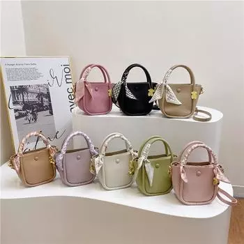 2024 Новый нишевый дизайн шелковый шарф контрастного цвета сумка-ведро для матери и ребенка, ручная одноплечевая диагональная крестообразная модная женская сумка