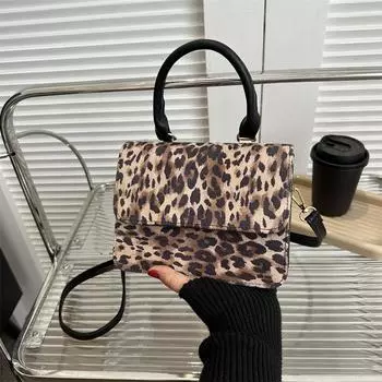 2024 новый темпераментный модный дизайн одно плечо через плечо в иностранном стиле с леопардовым принтом портативная простая текстура маленькая квадратная сумка через плечо хаки