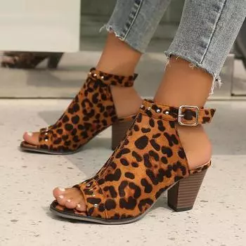 2024 Обувь Женские босоножки с открытым носком Большие размеры Римские босоножки Женские заклепки Круглый носок щиколотки Пряжка Ремешок Туфли на высоком каблуке Женские 35 розовый