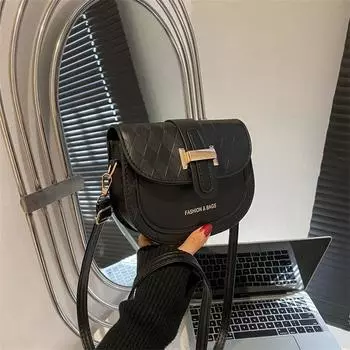 2024 осень и зима нишевый дизайн маленькая сумка женская новая портативная сумка через плечо модная и простая сумка-седло женская сумка чёрный