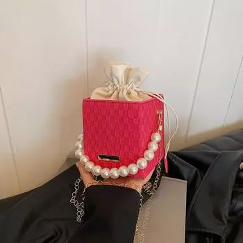 2024 осень и зима новая модная женская сумка с жемчужной цепочкой квадратная сумка-коробка высококачественная сумка-мессенджер с присосками чёрный