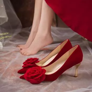 2024 осень и зима новые замшевые свадебные туфли Xiuhe женские туфли с острым носком на тонком высоком каблуке с цветочным принтом красного цвета с легким ртом одинарные туфли 34