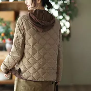 2024 осень и зима новый модный ромбовидный легкий тонкий пуховик женский короткий теплый жакет прилив 90 белый утиный пух M хаки
