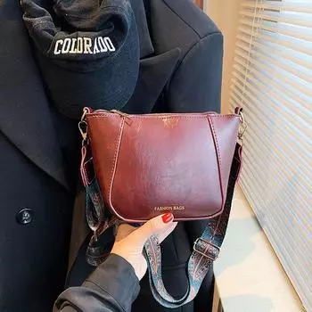 2024 осень новая сумка женская мода иностранная сумка через плечо нишевая трендовая сумка-ведро корейская версия трендовая сумка-мессенджер чёрный