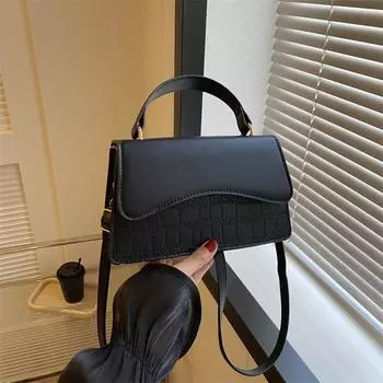 2024 осень новый иностранный стиль сумка через плечо маленькая квадратная сумка модный темперамент простая мода в этом году популярная сумка белый