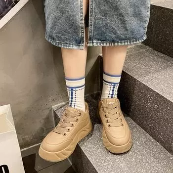 2024 осень-зима бархатные маленькие белые туфли, новая корейская версия женских студенческих туфель на толстой подошве, повседневная теплая спортивная обувь 35