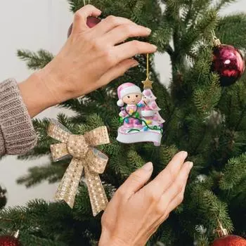 2024 Персонализированное первое рождественское украшение для ребенка из смолы для мальчика/девочки, подвесное украшение на рождественскую елку, индивидуальное имя ребенка, сувенир для домашнего декора красный