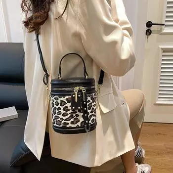 2024 повседневная сумка на одно плечо с косой талией, модная тенденция, женская сумка в иностранном стиле с леопардовым принтом, универсальная сумка-ведро чёрный