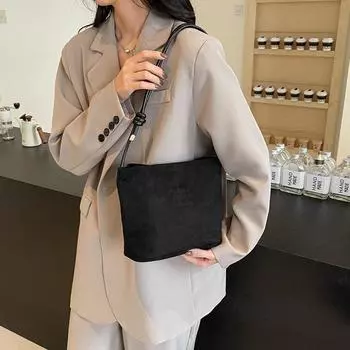 2024 ранняя весна новая простая индивидуальная модная однотонная сумка через плечо большая вместительная сумка-ведро повседневная сумка-мессенджер для поездок на работу чёрный