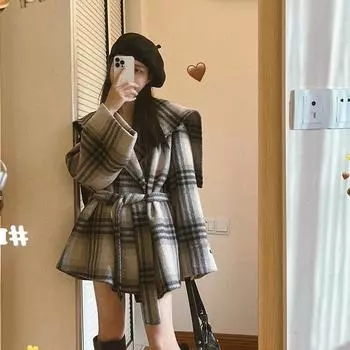 2024 ранняя весна новое клетчатое темно-синее шерстяное пальто с двухсторонним воротником женское короткое свободное маленькое шерстяное пальто S