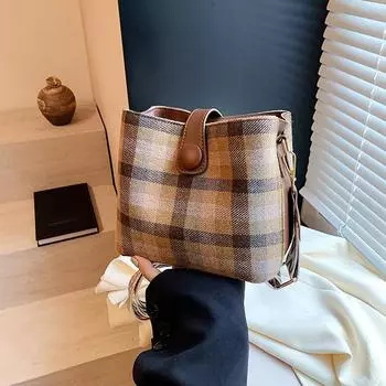 2024 Сумка через плечо женская новая модная сумка через плечо женская Ins Premium Texture одно плечо маленькая квадратная сумка в наличии 20*11.5*18