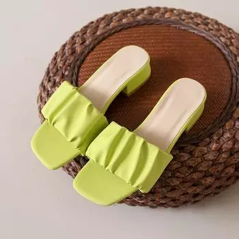 Летние новые сексуальные квадратные плиссированные простые универсальные большие тапочки для женщин 2024 года, удобные туфли на высоком каблуке для женщин 35 чёрный