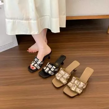 2024 summer new temperament with skirt thin heel high heel cool slippers fashionable square head one word sandals women large size outside 35 чёрный