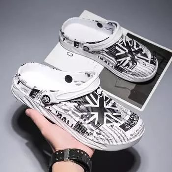 2024 Summer plus-size men s slippers Sandals Casual shoes Beach shoes Garden shoes Fashion comfortable soft slippers 39