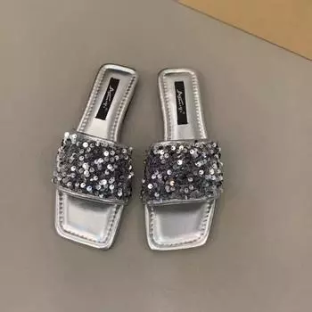 2024 Летняя женская мода Все Мягкая подошва Серебряные шлепанцы больших размеров Плоские темпераментные тапочки с пайетками 35 серебряный