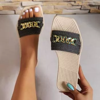 2024 Тапочки женские сандалии летние новые модные туфли на плоской подошве с металлической пряжкой женские удобные пляжные тапочки для отдыха на открытом воздухе 36 чёрный