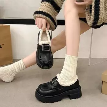 2024 толстые бархатные туфли в студенческом стиле на каблуке, новые зимние туфли из хлопка на толстой подошве с липучками, женские пушистые маленькие кожаные туфли прилив 35 чёрный