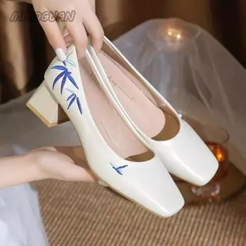 2024 Весна и лето Новые женские туфли-лодочки в национальном стиле бежевого цвета с квадратным носком и модной вышивкой на толстом каблуке женские туфли-лодочки 35 чёрный