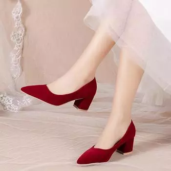 2024 Весна и Осень Новые остроносые замшевые однотонные темпераментные большие женские свадебные туфли Удобные одинарные туфли 34