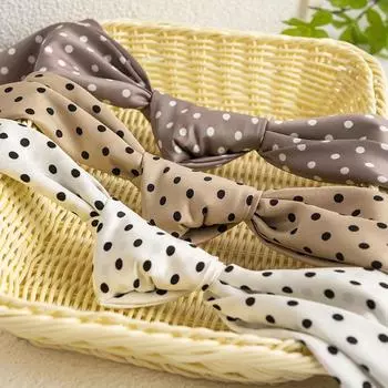 2024 Весна и осень Тонкий французский бежевый шарф в горошек Женский квадратный шарф Шаль Внешнее украшение Универсальный шарф 90*90cm