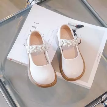 2024 Весна Новые британские кожаные туфли для девочек Детские дизайнерские мягкие туфли Мэри Джейн с жемчугом для детей Модные повседневные черные туфли-лоферы без застежек 25