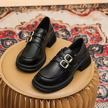 2024 Весна Женские кожаные повседневные туфли на высоком каблуке в британском стиле из лакированной кожи Туфли-лодочки на толстом каблуке для девочек Универсальные без застежек-лоферы 35