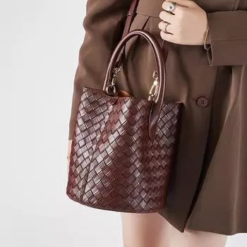 2024 Высококачественные женские универсальные плетеные сумки-ведра из натуральной кожи чёрный