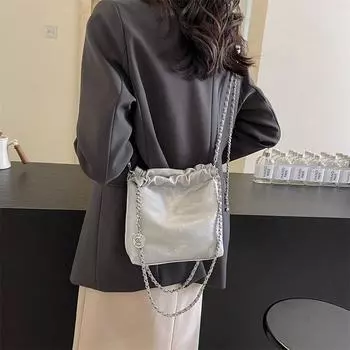 2024 весна и лето новая мода повседневная сумка через плечо с цепочкой сумка-мессенджер облако нишевая эстетическая индивидуальная сумка-ведро чёрный