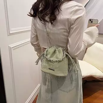 2024 весна-лето новая цепная переносная сумка-ведро женская маленькая свежая сумка-мессенджер на плечо с завязками на шнурке карамельного цвета розовый